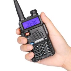 Радиостанция с VHF и UHF честоти, 128 канала и налично FM радио